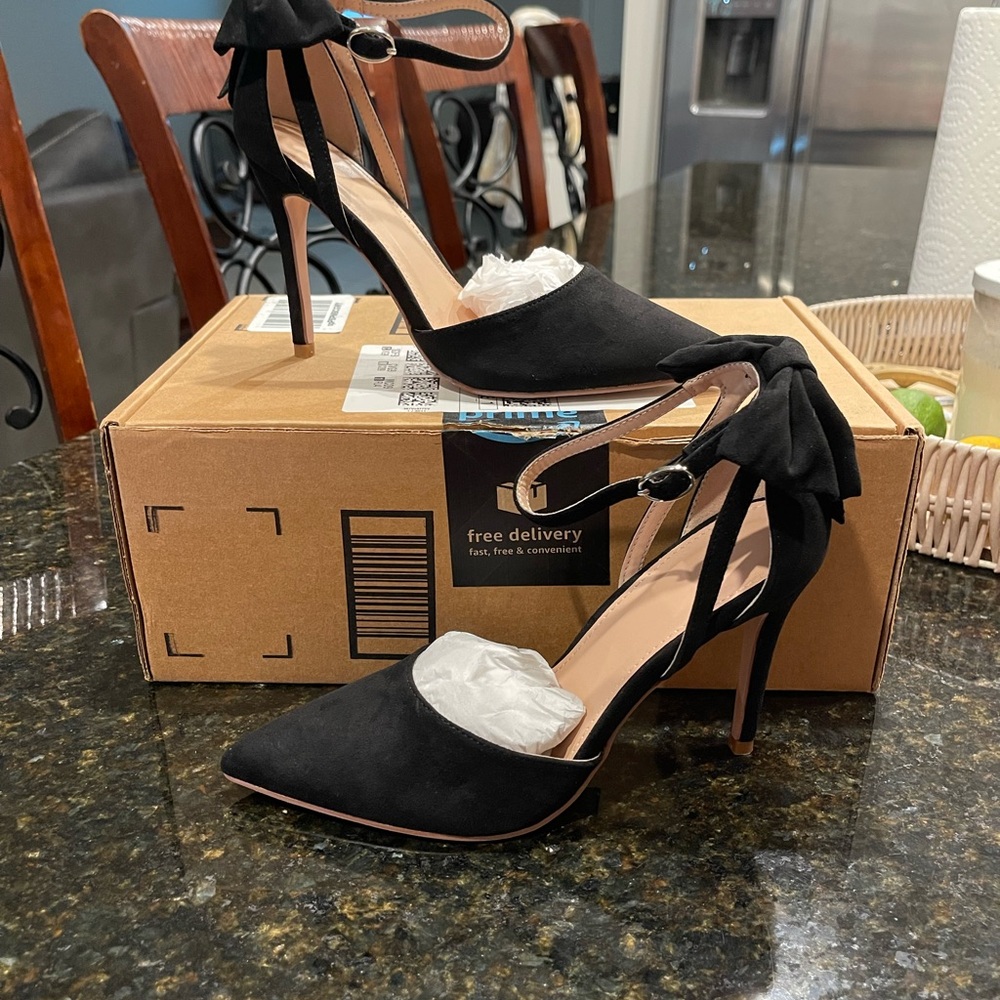 NWT 🔥 Suede Black Women's Heels with Bow